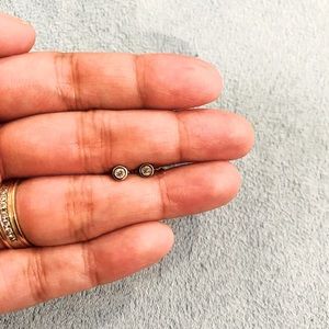 18k Real white gold (Saudi) round stud earring